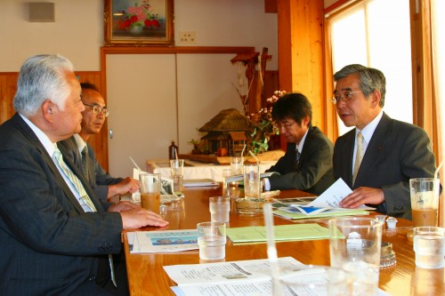 隠岐島内４か町村役場を訪問し町村長と意見交換の写真その4