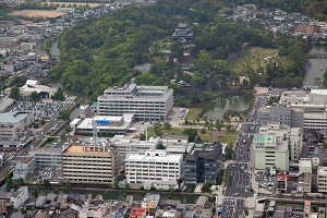 松江城と県庁