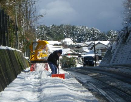 歩道の除雪作業状況