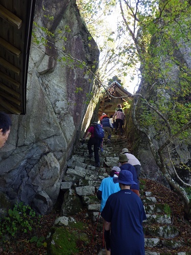 琴弾山神社へお参りする画像