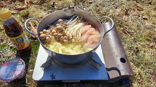 昼食の鍋の画像