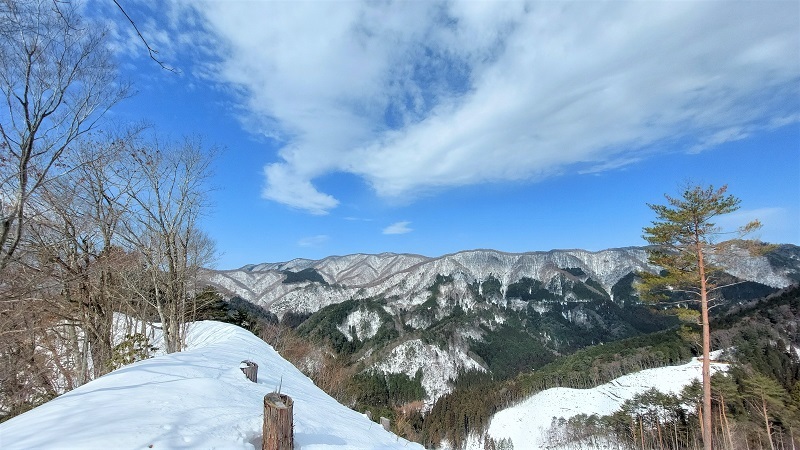 目的地のピークからの眺めの画像