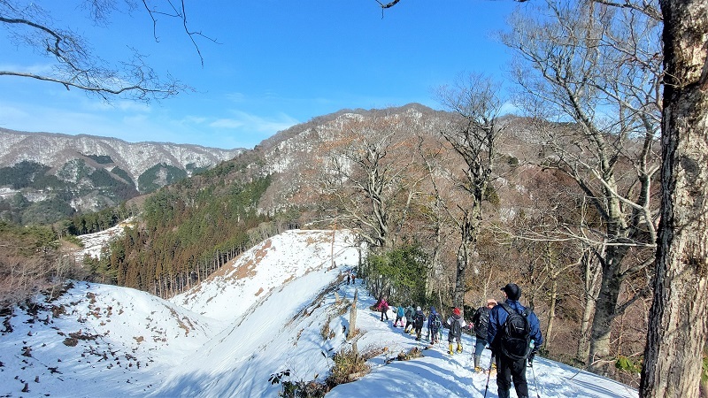 引き返して下る画像