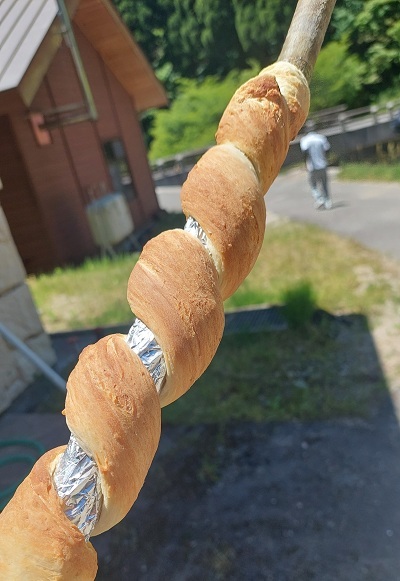 焼きたてのパンの画像