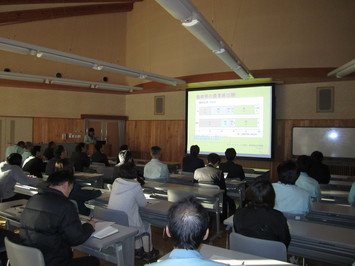 資源環境科石川科長による発表の様子。