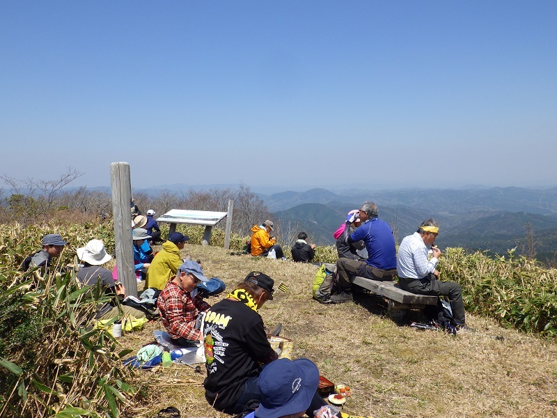 毛無山展望台での昼食の画像