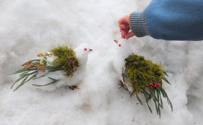 雷鳥を作る参加者の画像