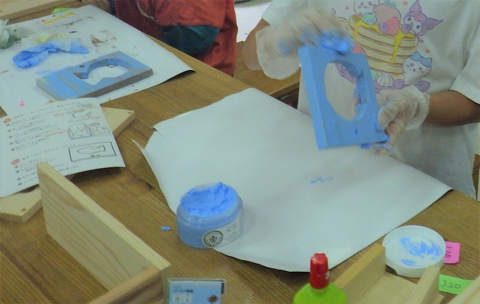 カラーニスでペイント作業の画像