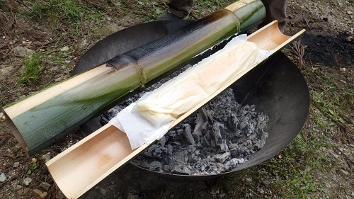 竹筒で焼いた米粉ケーキの画像