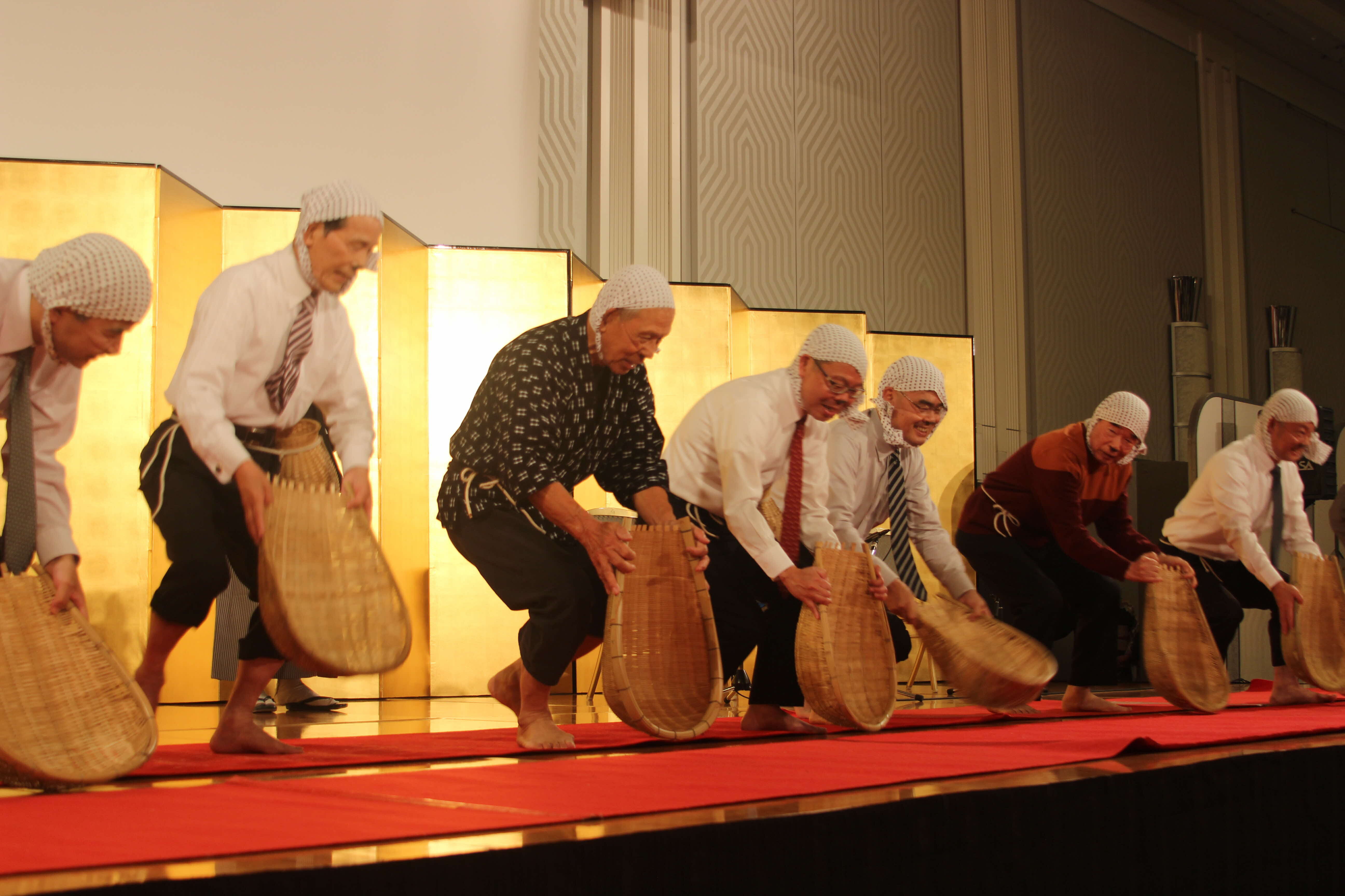 みんなで一緒に踊ろう