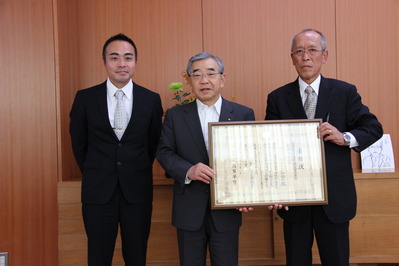右：大場センター長、左：岩井代表取締役社長