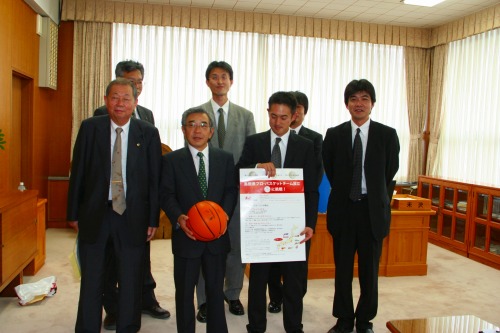 島根プロバスケチームをめざした〈有志の会〉が設立され、知事が応援団長に就任しました。