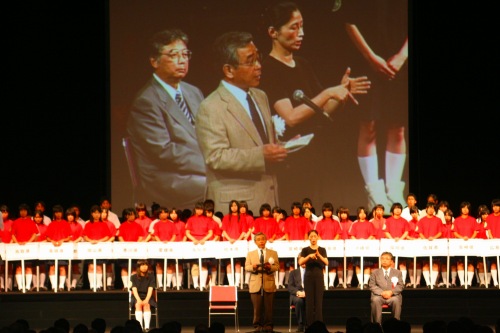 全国高校総合文化祭島根大会が開幕し、１８００人が力強くパレードしました。