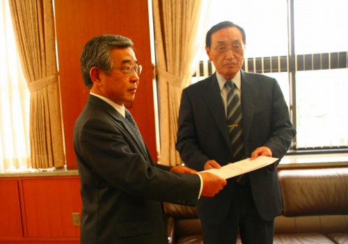 原油高騰対策について「ＪＦしまね」並びに「ＪＡ島根中央会」などが知事に緊急要望されました。
