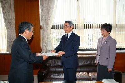 島根総合発展計画の最終答申が知事に提出されました。
