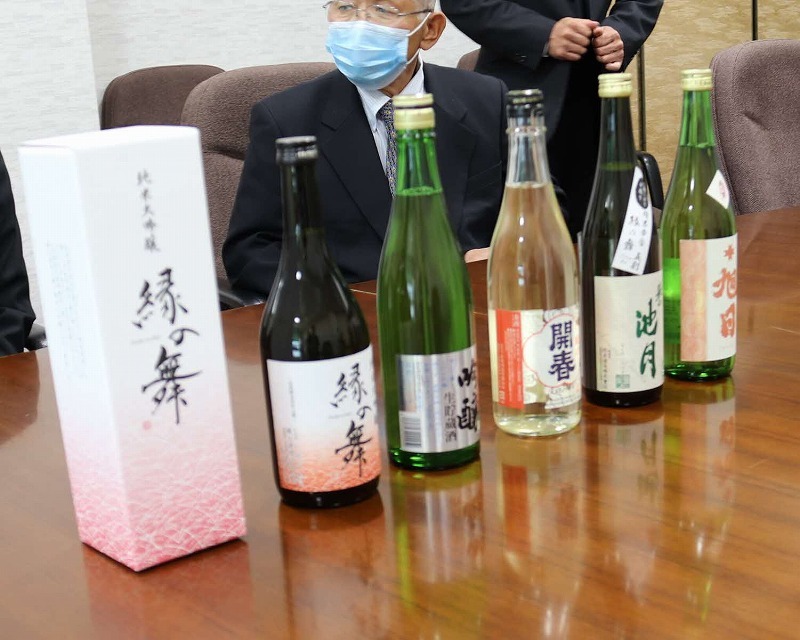 贈呈された日本酒