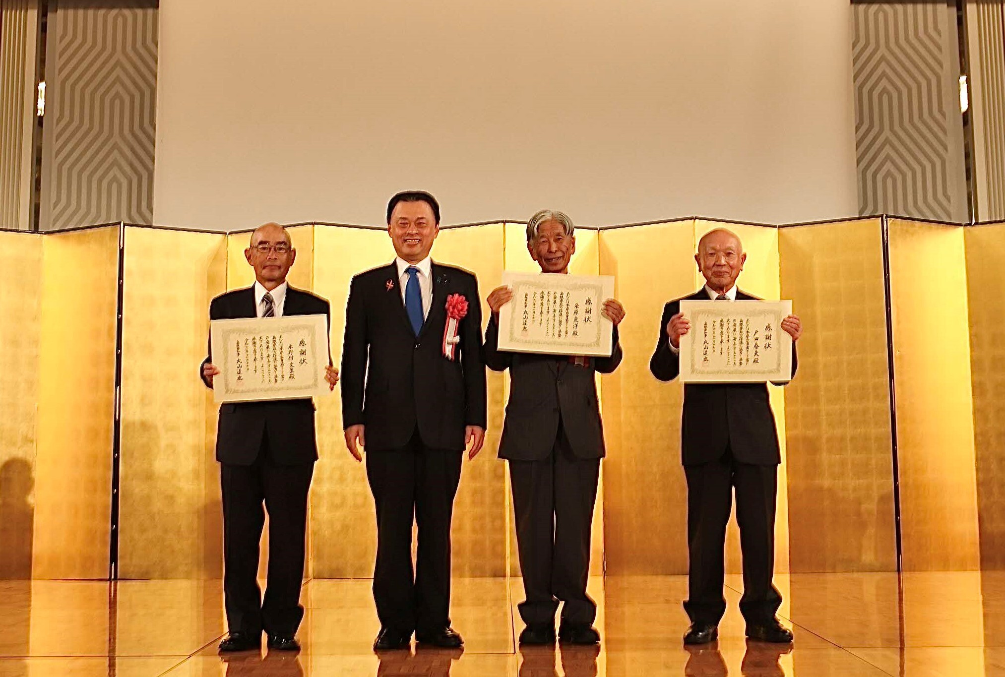 （左から）木野村文生さん、桑原克洋さん、戸田春夫さんと