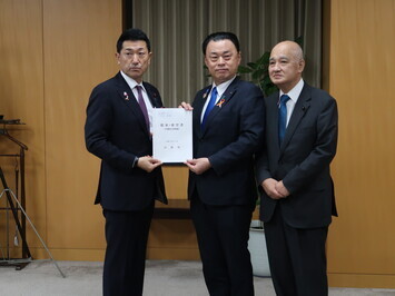 内閣官房赤間領土問題担当大臣