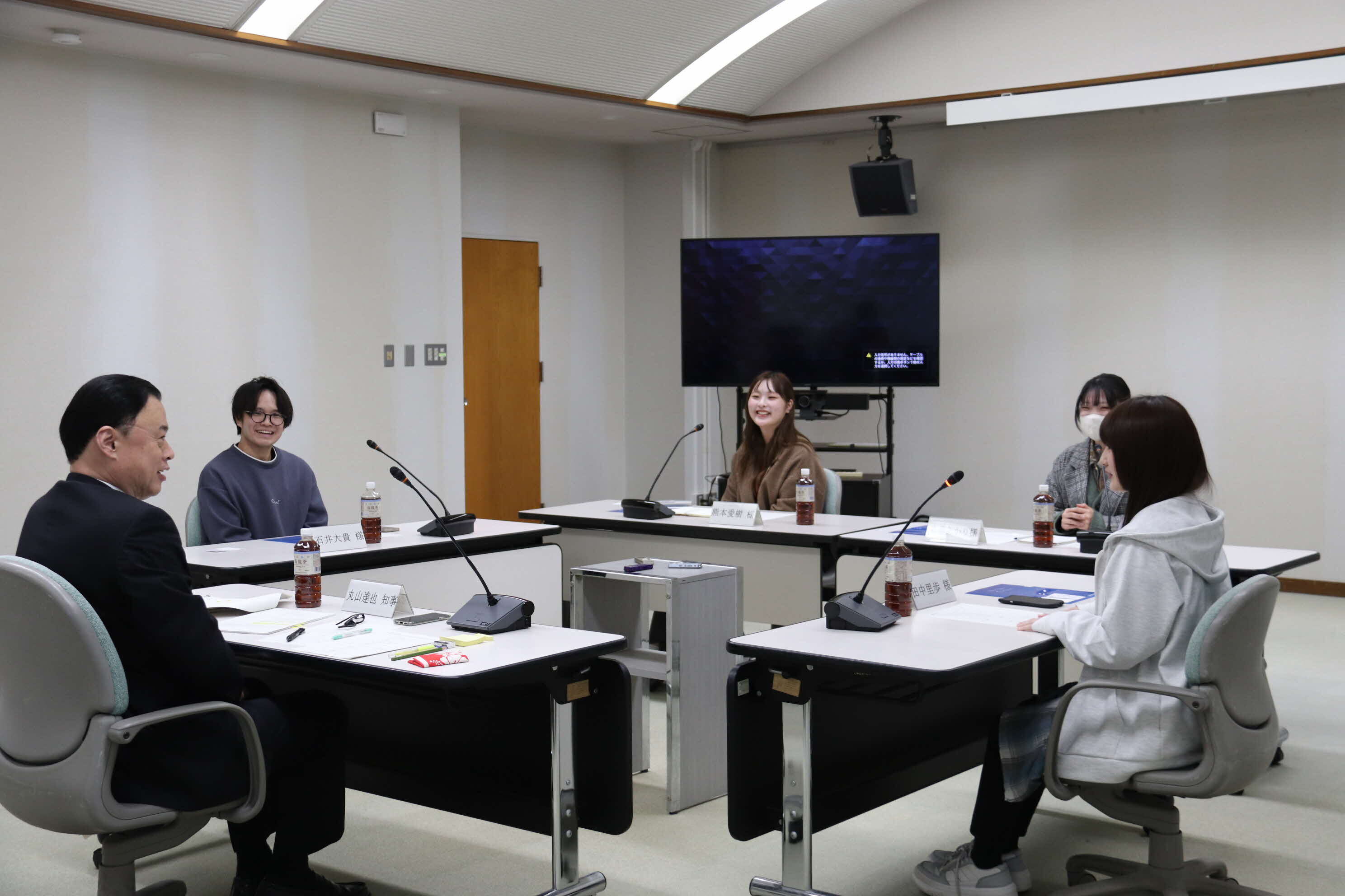 学生の皆さんとの懇談