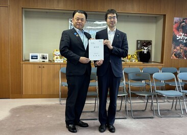 高見国土交通大臣政務官と