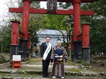 流鏑馬神事の「総奉行」栗山代表取締役社長と