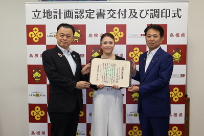 OneWorldLink株式会社大松澤実絵代表取締役（中央）