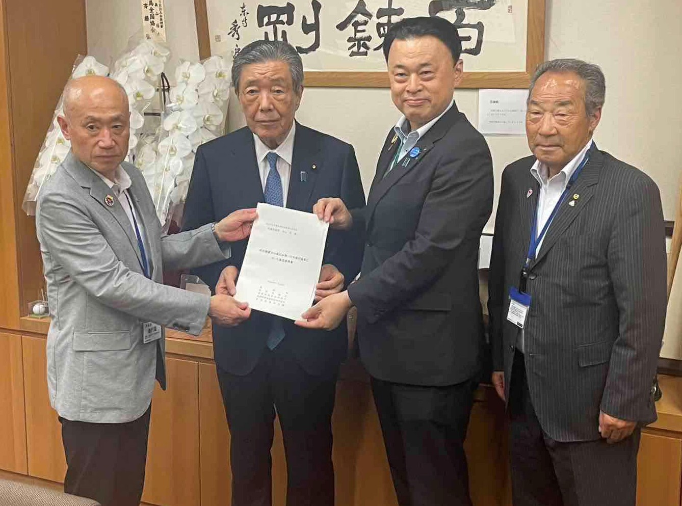 森山衆議院議員（左から２人目）