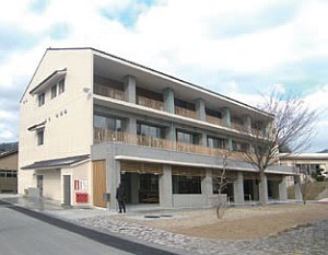 新たに整備した石見養護学校特別教室棟＝邑南町の写真