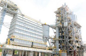 江津市内に完成した木質バイオマス発電所の写真