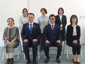 女性活躍100人会議の記念写真