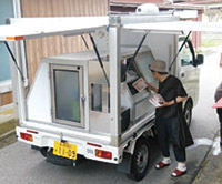 冷蔵・冷凍対応の移動販売車の写真