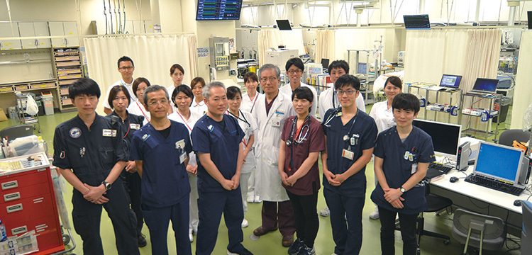 島根県立中央病院高度救命救急センター職員の集合写真