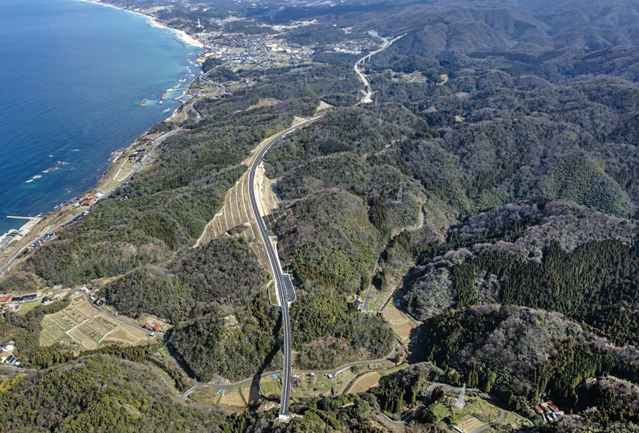 3月に開通した多伎・朝山道路（国土交通省松江国道事務所提供）の写真