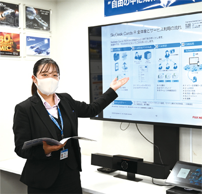 松江本社にあるテレビ会議システムを紹介するショールームの写真