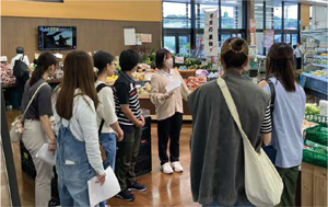 企業見学ツアー・交流会の様子の写真