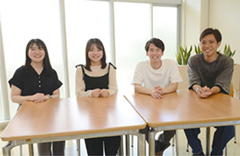 寺井萌乃さん・山本愛栞さん・久保田哲矢さん・板倉卓さんの写真