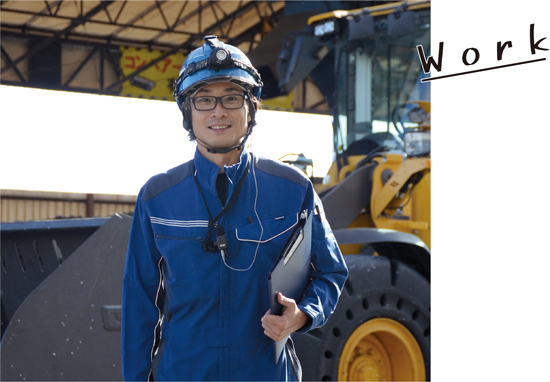 業務に励む竹内さんの写真