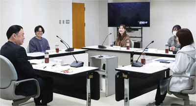 学生の皆さんと意見交換を行った様子の写真