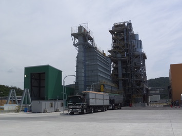 江津市で稼働した木質バイオマスを燃料とする発電所