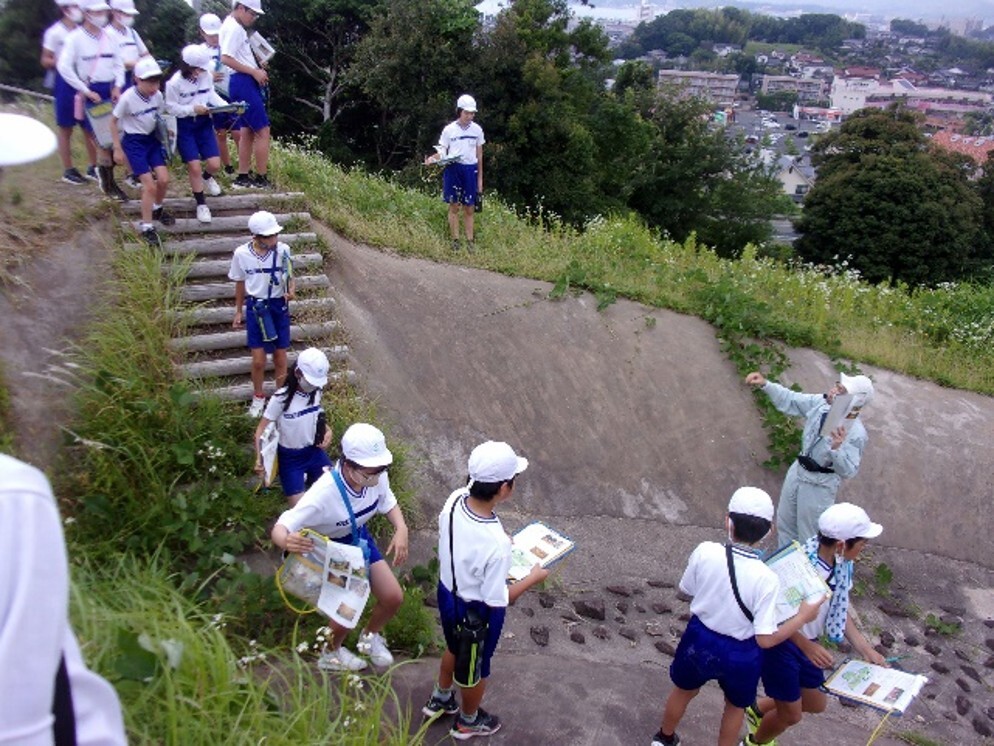 遺跡見学の様子２