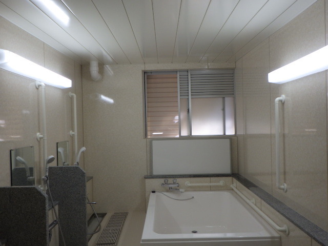 松江ろう学校浴室