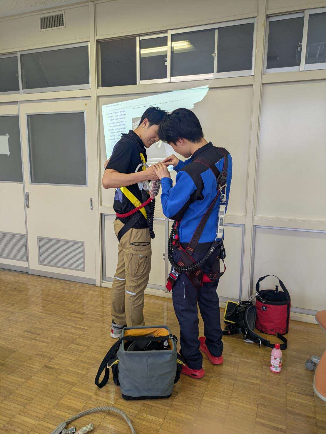 フルハーネス型墜落制止用器具装着方法