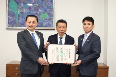 神戸天然物化学株式会社調印式記念撮影写真