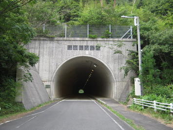 新代トンネル照明整備後