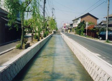 高瀬川地区かんがい排水事業により改修した高瀬川の写真