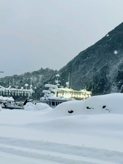 大雪の日の漁船
