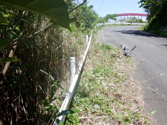 岬地区臨港道路ガードレール修繕前