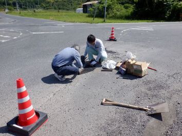 加茂漁港臨港道路アスファルト補修その3