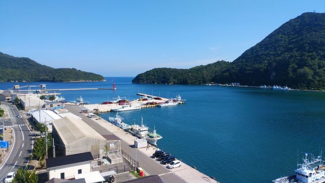 西郷漁港の晴れの日