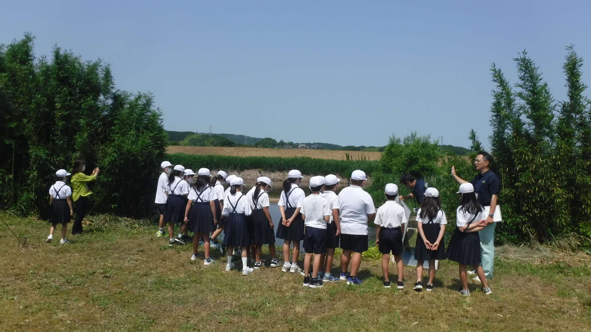 施設見学の様子４